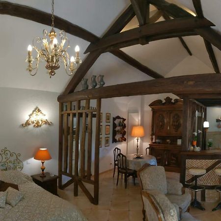Bed and Breakfast Le Relais De La Tour Ла-Шоссе-Сен-Виктор Экстерьер фото
