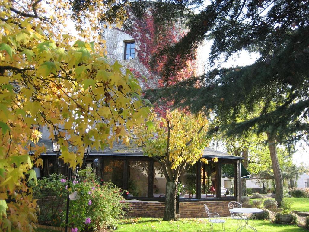 Bed and Breakfast Le Relais De La Tour Ла-Шоссе-Сен-Виктор Экстерьер фото