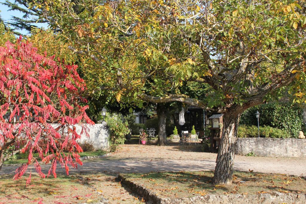 Bed and Breakfast Le Relais De La Tour Ла-Шоссе-Сен-Виктор Экстерьер фото