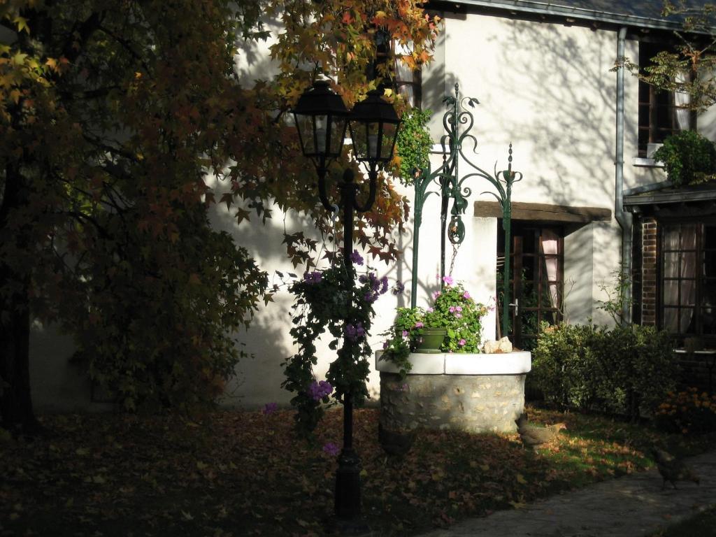 Bed and Breakfast Le Relais De La Tour Ла-Шоссе-Сен-Виктор Экстерьер фото