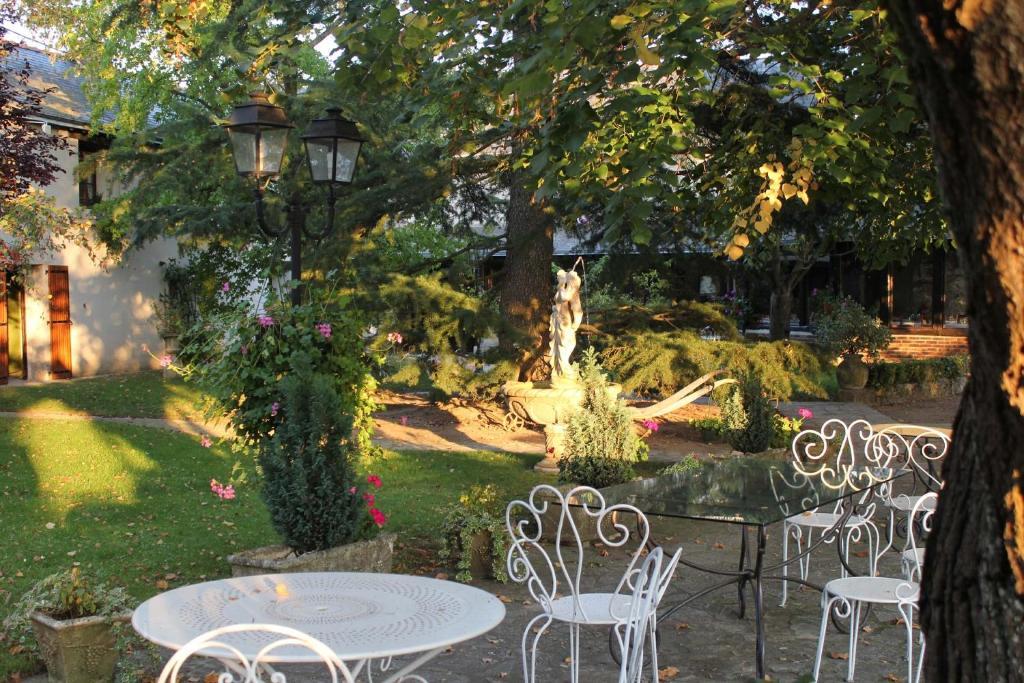 Bed and Breakfast Le Relais De La Tour Ла-Шоссе-Сен-Виктор Экстерьер фото