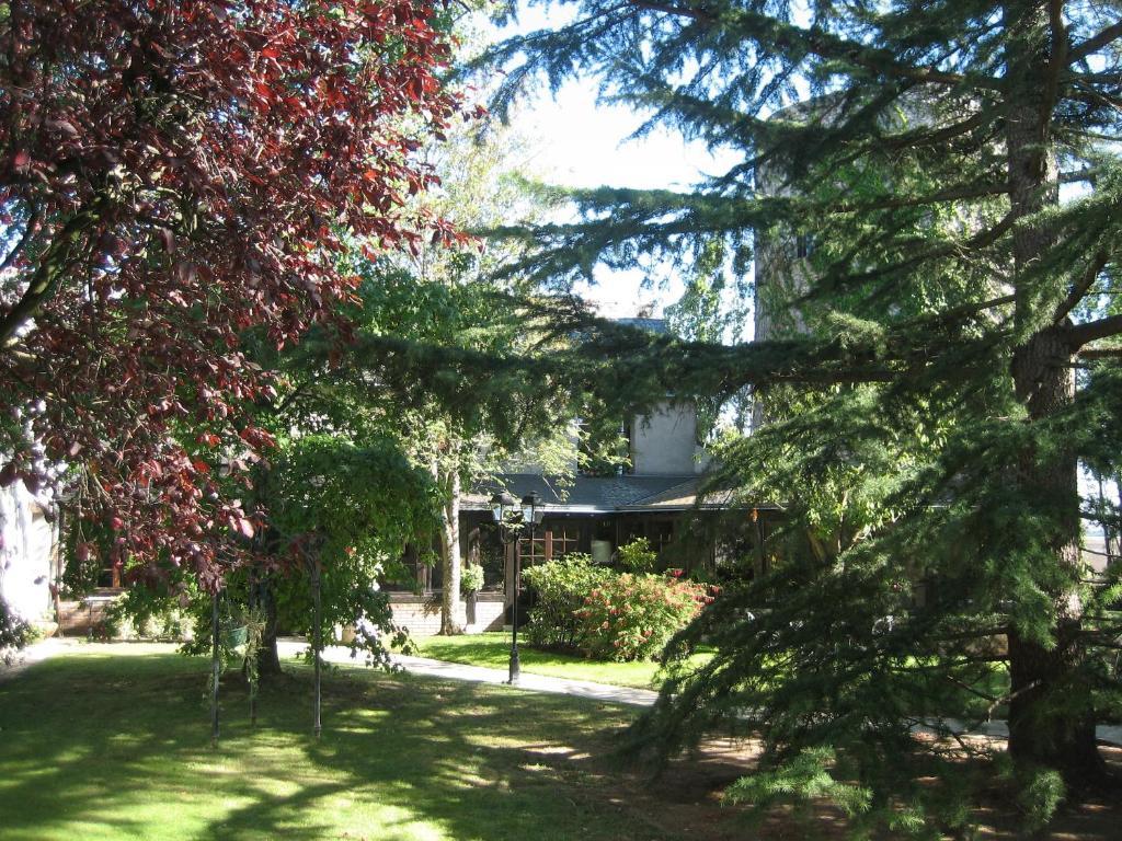 Bed and Breakfast Le Relais De La Tour Ла-Шоссе-Сен-Виктор Экстерьер фото