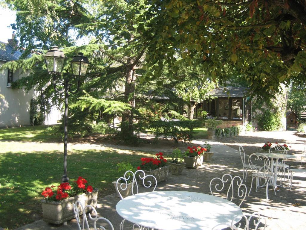 Bed and Breakfast Le Relais De La Tour Ла-Шоссе-Сен-Виктор Экстерьер фото