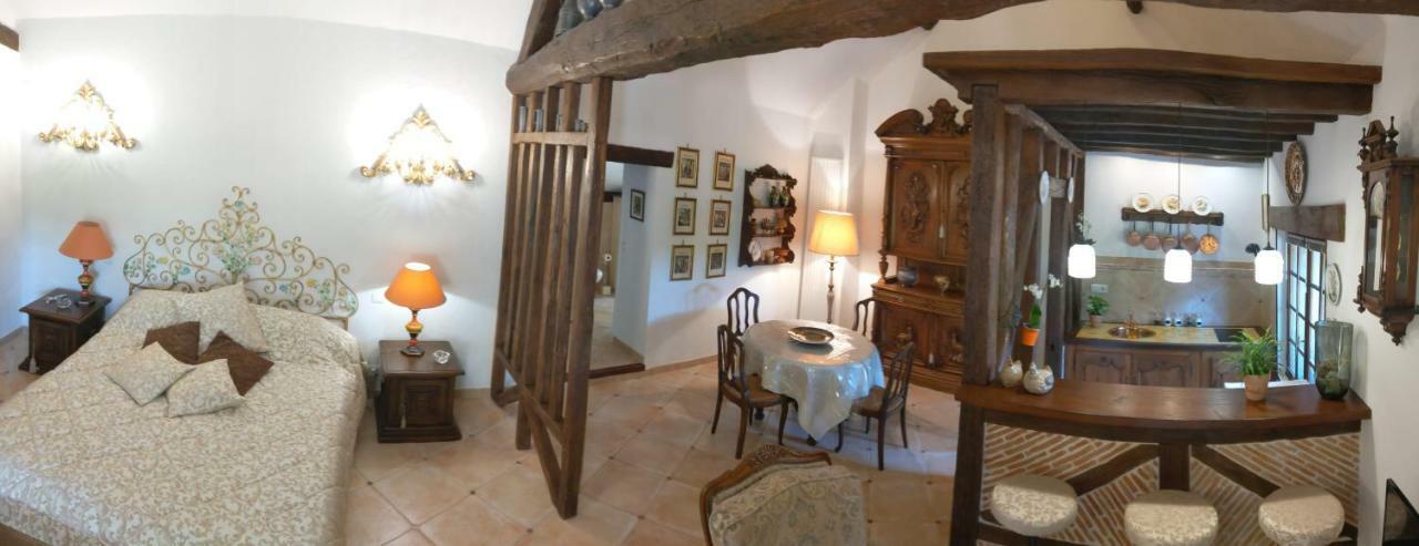 Bed and Breakfast Le Relais De La Tour Ла-Шоссе-Сен-Виктор Экстерьер фото